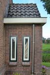 De vooruitstekende ingangspartij met de smalle raampjes
<br/>
Richard Keijzer, 2015-09-27